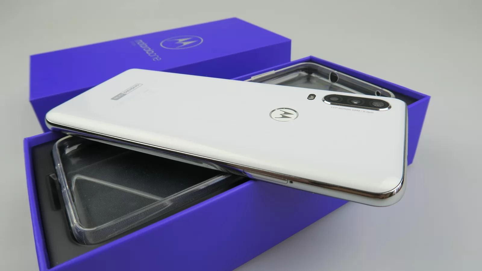 Motorola One Action: Baterie generoasă pentru iubitorii de acţiune, în casă şi afară