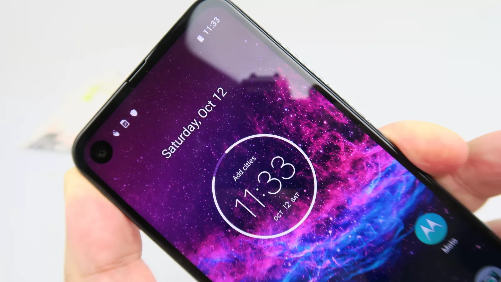 Motorola One Action: Acustică bună pentru ascultat podcasturi, OK și la muzică