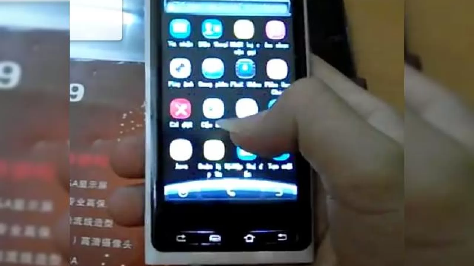 Nokia N9 pe alb clonat cu nerușinare... Îmbrăcat În plastic ieftin și dotat cu Android (Video)