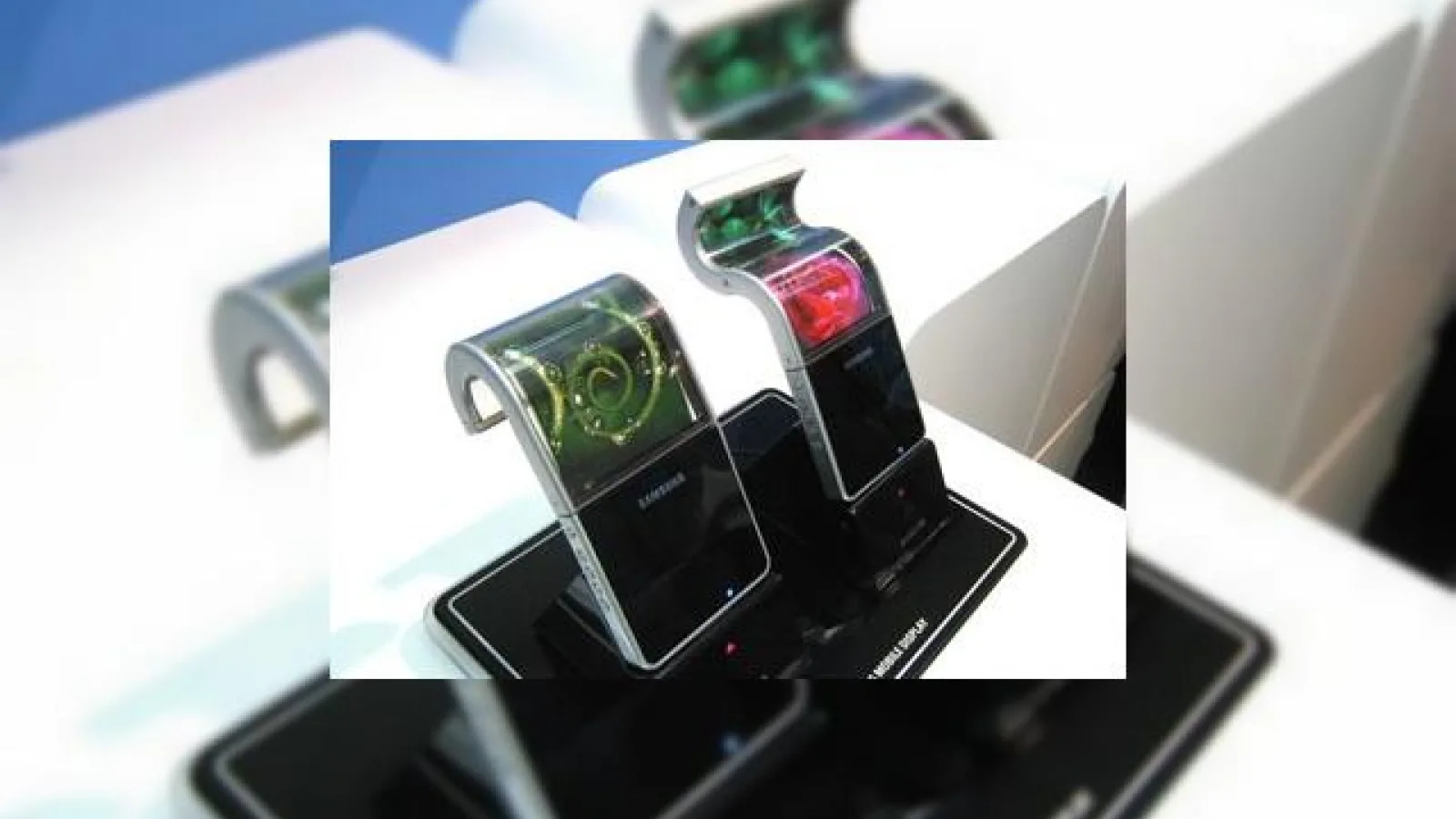 Telefonul flexibil vine la anul! Samsung anunța display-uri flexibile pentru 2012