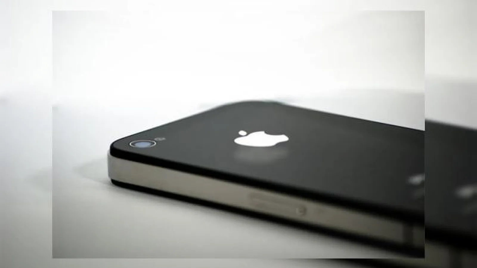 Apple are 4% din piața telefoanelor... și 52% din profituri?!