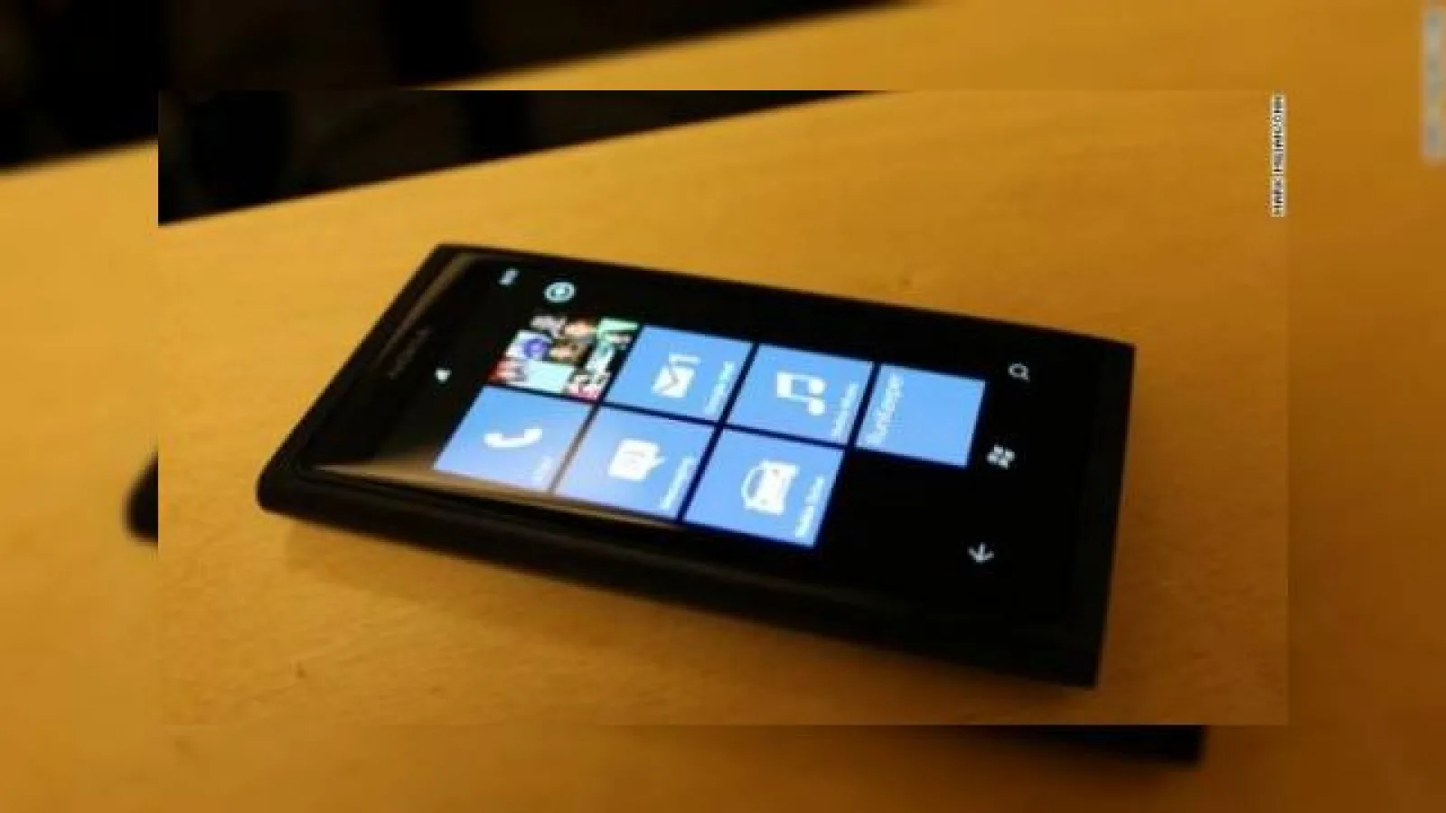 Review Nokia Lumia 800 la CNN sau mai bine zis "dacă nu te pricepi nu te băga"