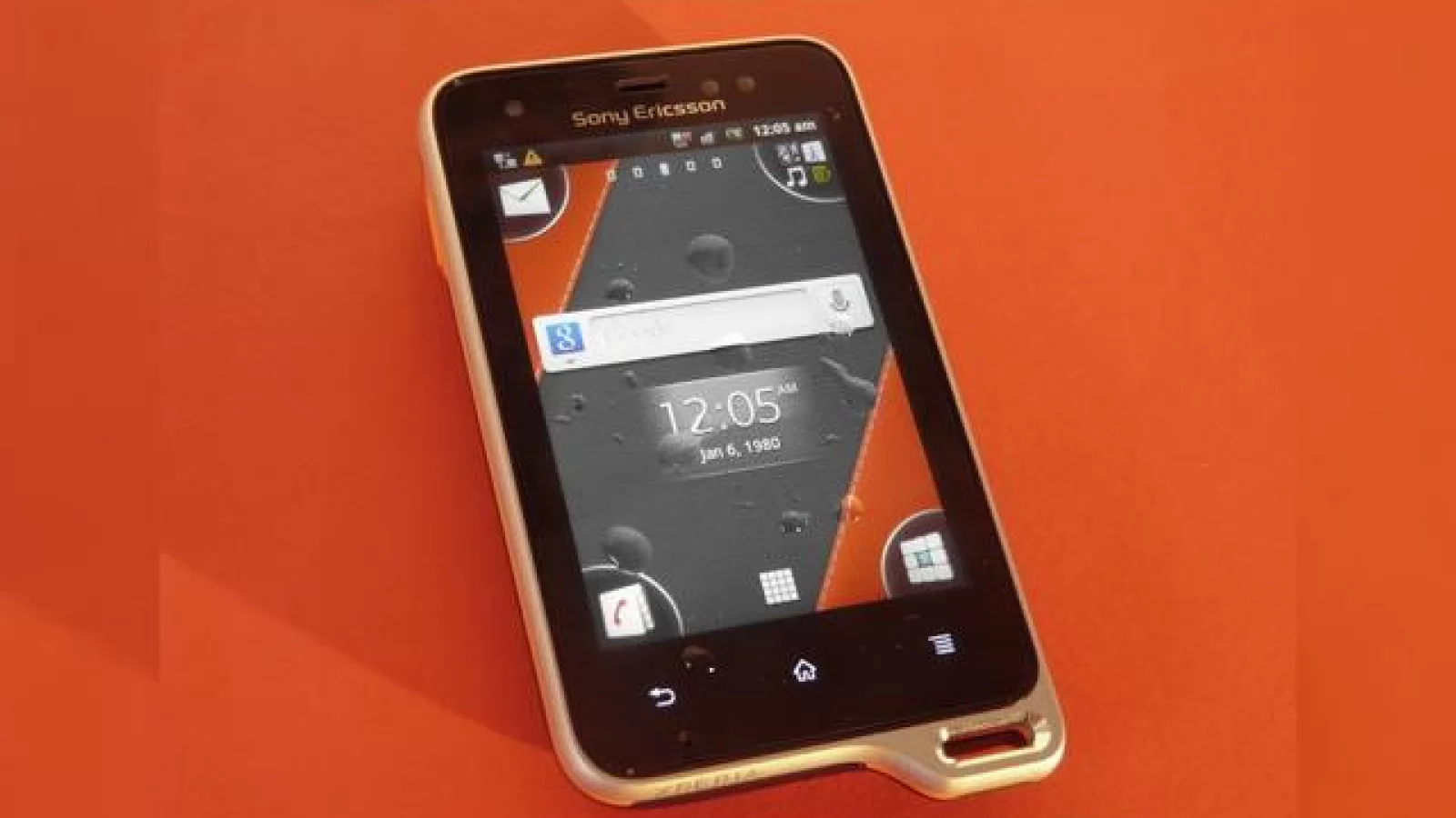 Din puț În lac - Sony Ericsson Xperia Active Unboxing (Video)