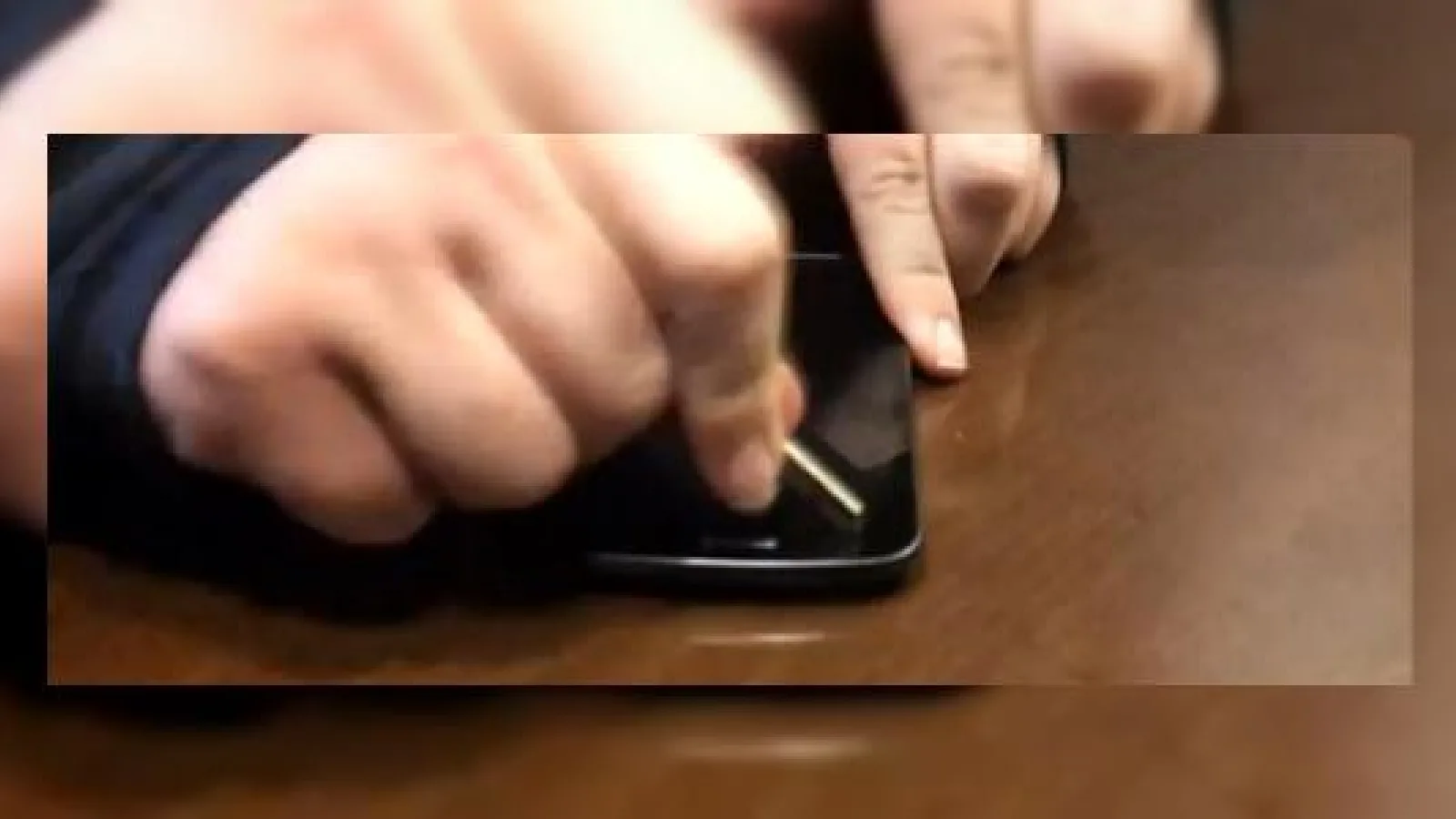 Samsung Galaxy Nexus are "ferestre de Toyota"? Ecranul său este rezistent la zgârieturi, dar nu prin Gorilla Glass!