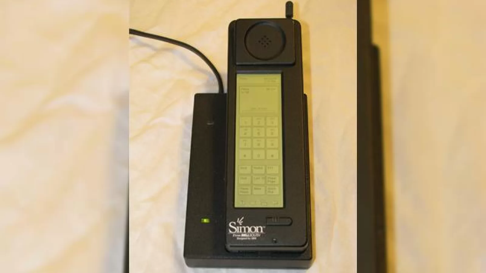 știați că: primul telefon cu touchscreen datează din 1993 - IBM Simon