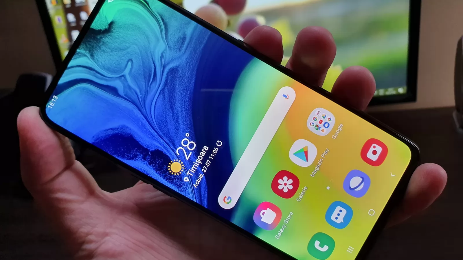 Samsung Galaxy A80: OS, UI, aplicaţii cu One UI în centru, în faţă şi peste tot