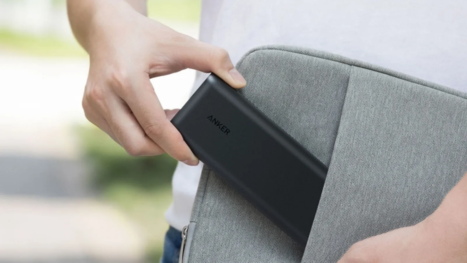 Turul Magazinelor #631: Laptop Core i3 la 1000 lei, preţuri bune la card memorie, Mi Band 4, power bank