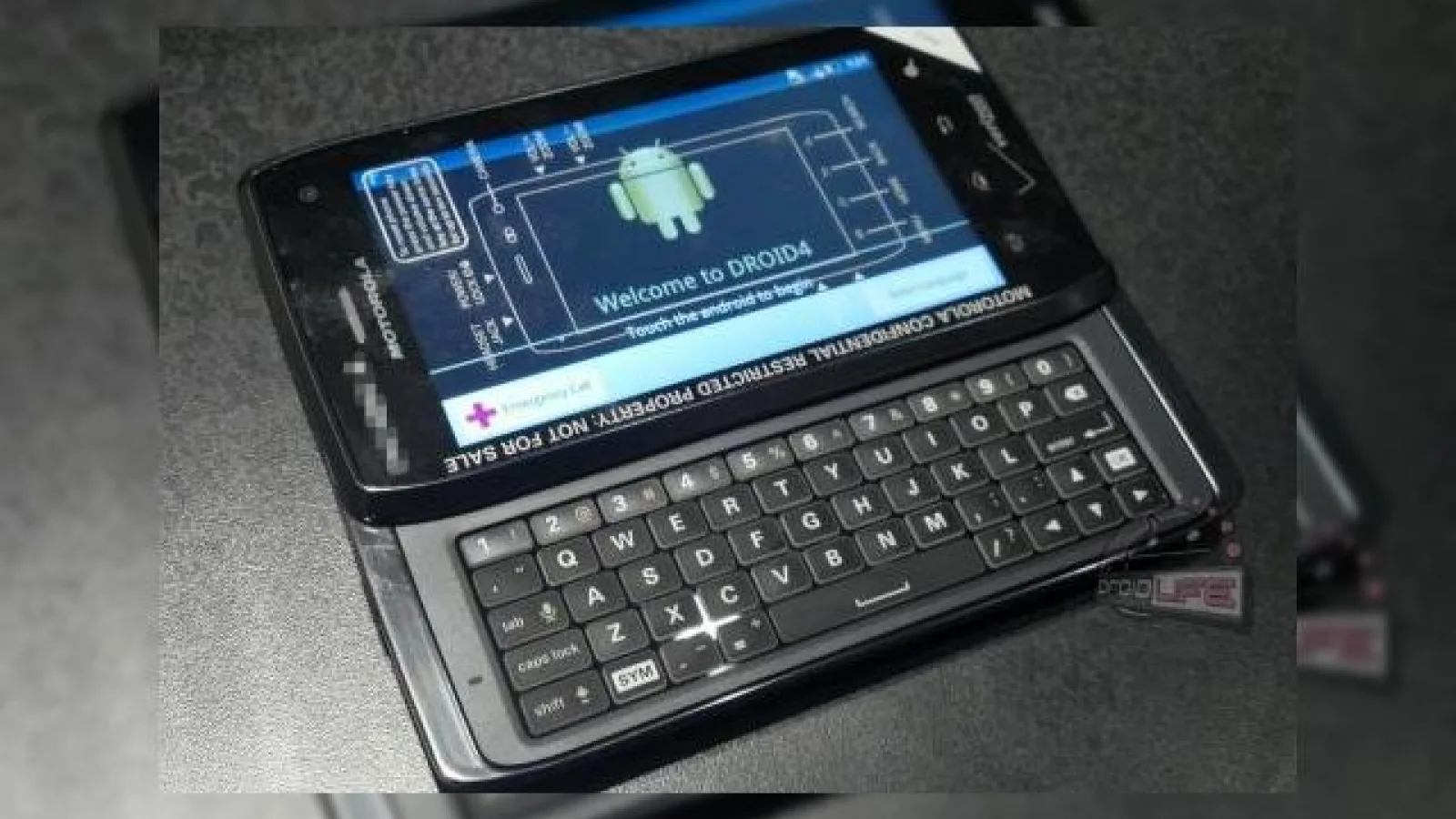 Motorola Droid 4 vine pe 8 decembrie, În aceeași zi cu Galaxy Nexus; Un Droid RAZR cu tastatură?