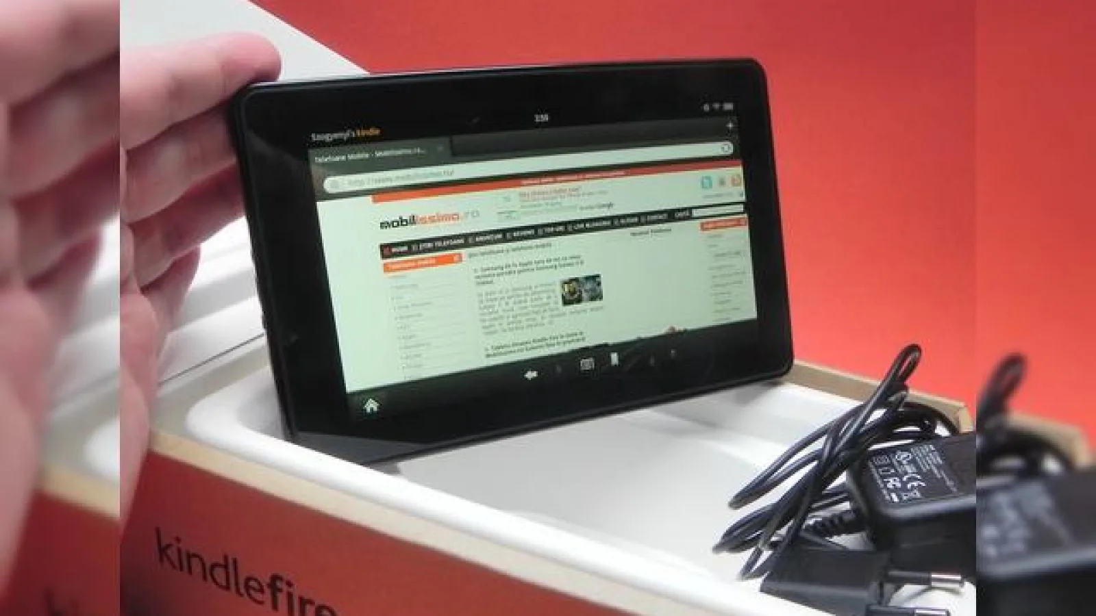 Unboxing Amazon Kindle Fire - scoatem din cutie În premieră cea mai râvnita tableta după iPad (Video)