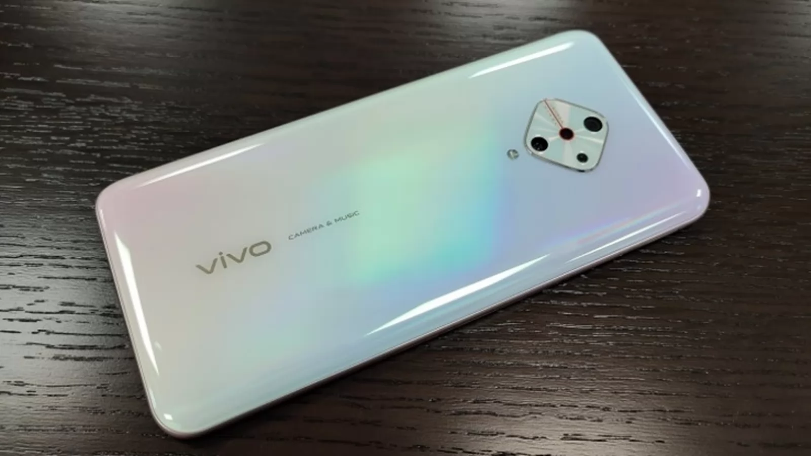 După camere circulare și pătrate vine trendul camerei romb! Vivo V17 tocmai ce a fost certificat cu un asemenea modul foto