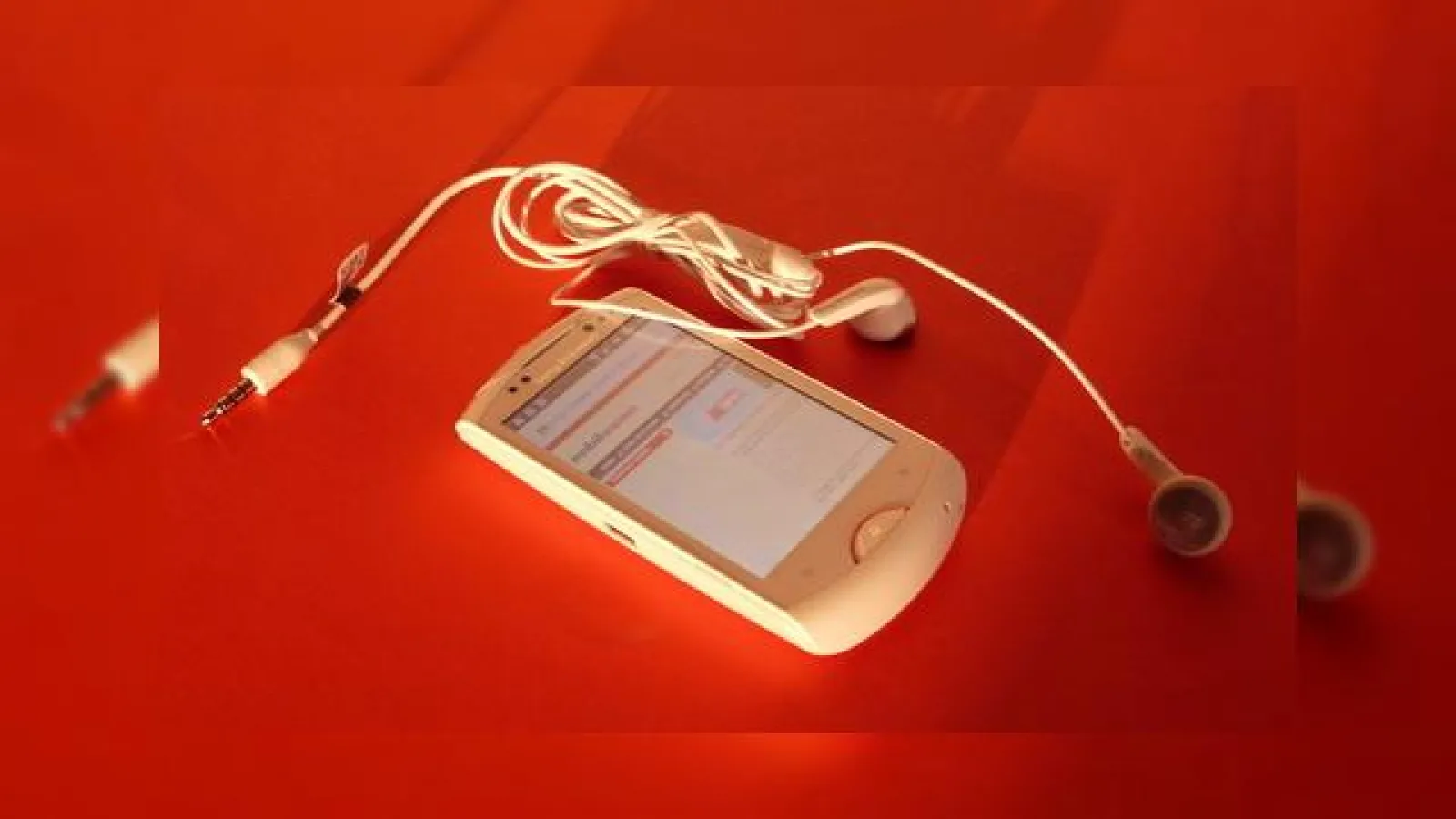 Review Sony Ericsson Live With Walkman - Întoarcerea lui Walkman, dar și coborârea sa către low end (Video)