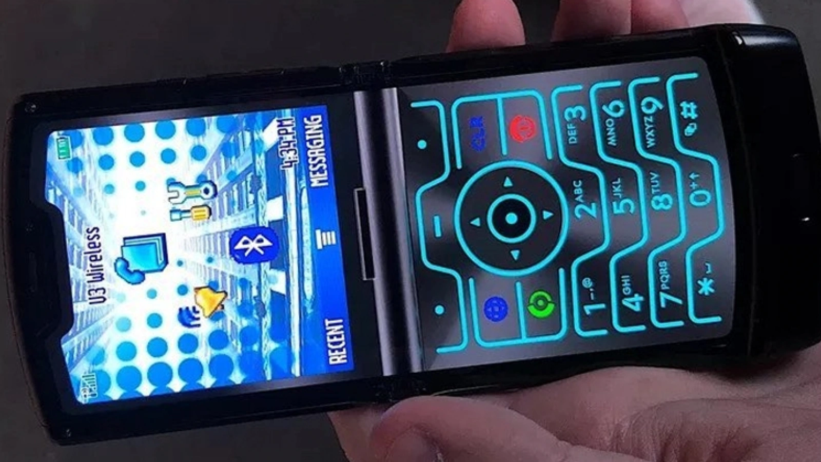 MOTO RAZR 2019 are un mod "retro" secret ce va trezi nostalgia din tine