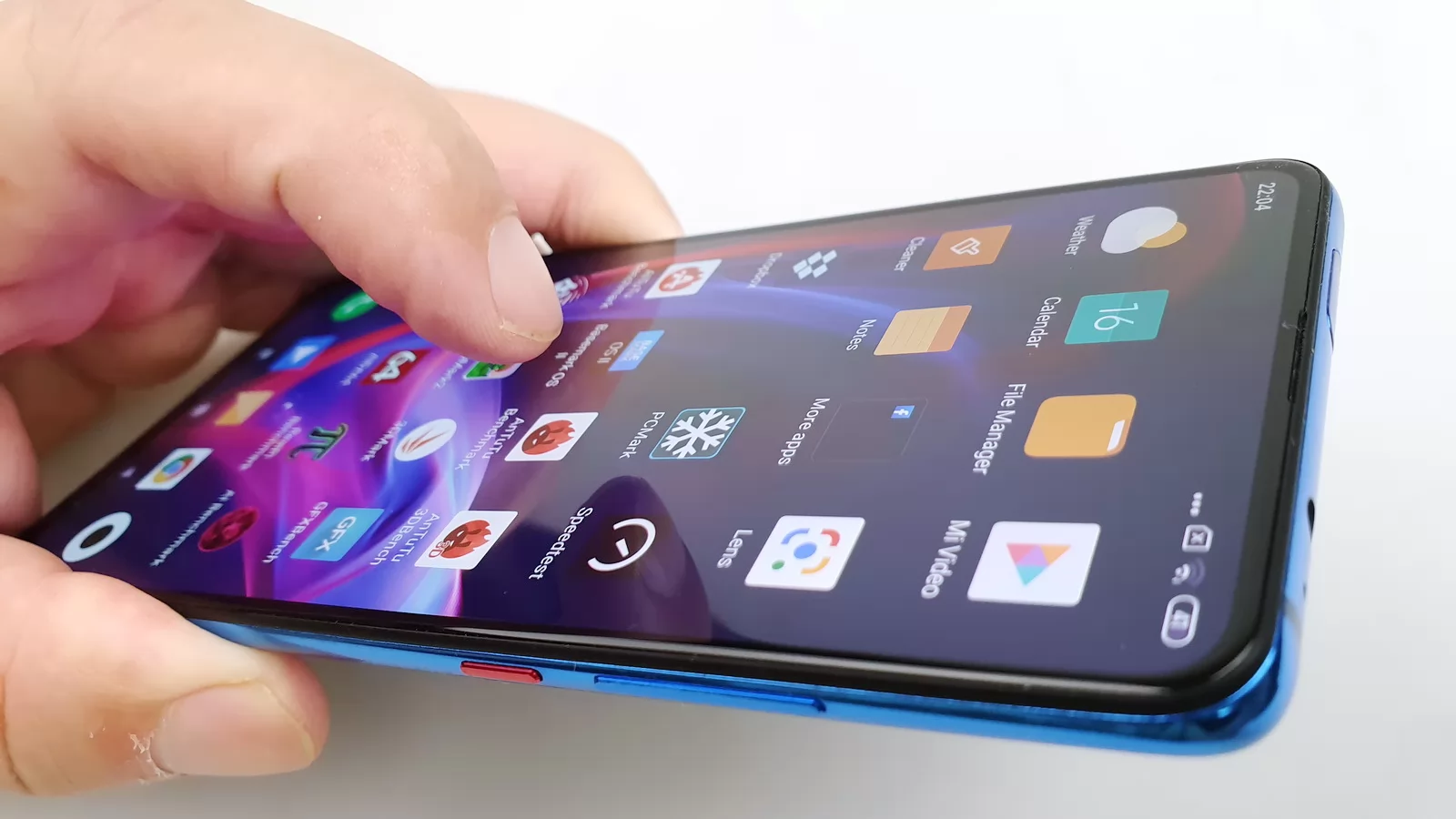 Xiaomi Mi 9T: Benchmark-uri care muşcă din flagship-urile din 2018