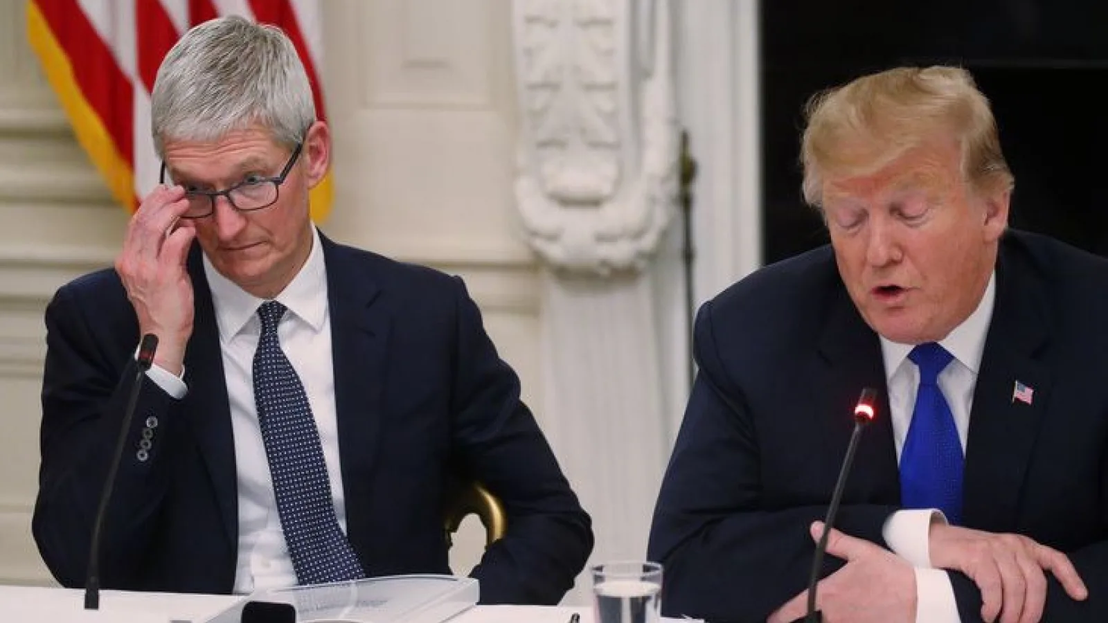 Donald Trump i-a cerut lui Tim Cook să construiască... reţele 5G în SUA