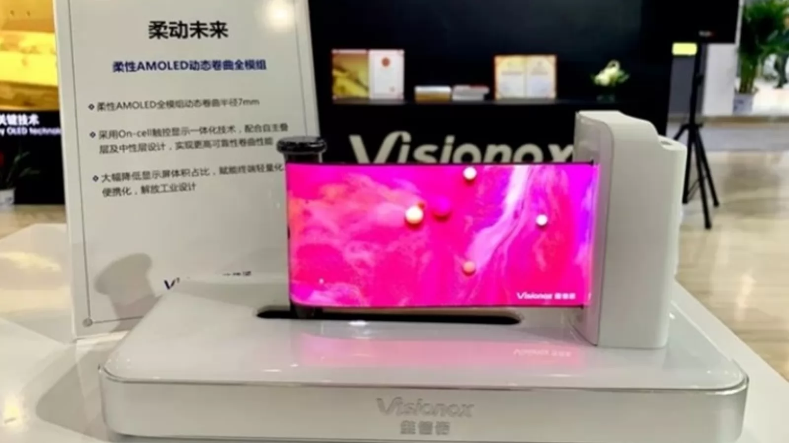 Pliabilele şi rulabilele OLED ale viitorului sunt prezentate de Visionox, partener Xiaomi pentru Mi MIX Alpha