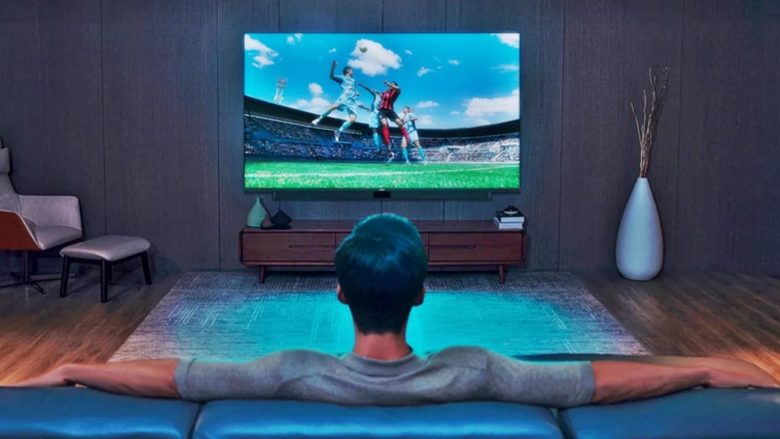 Huawei prezintă un televizor cu diagonală de aproape 2 metri și Harmony OS: Vision Smart Screen TV costă 8000 lei!