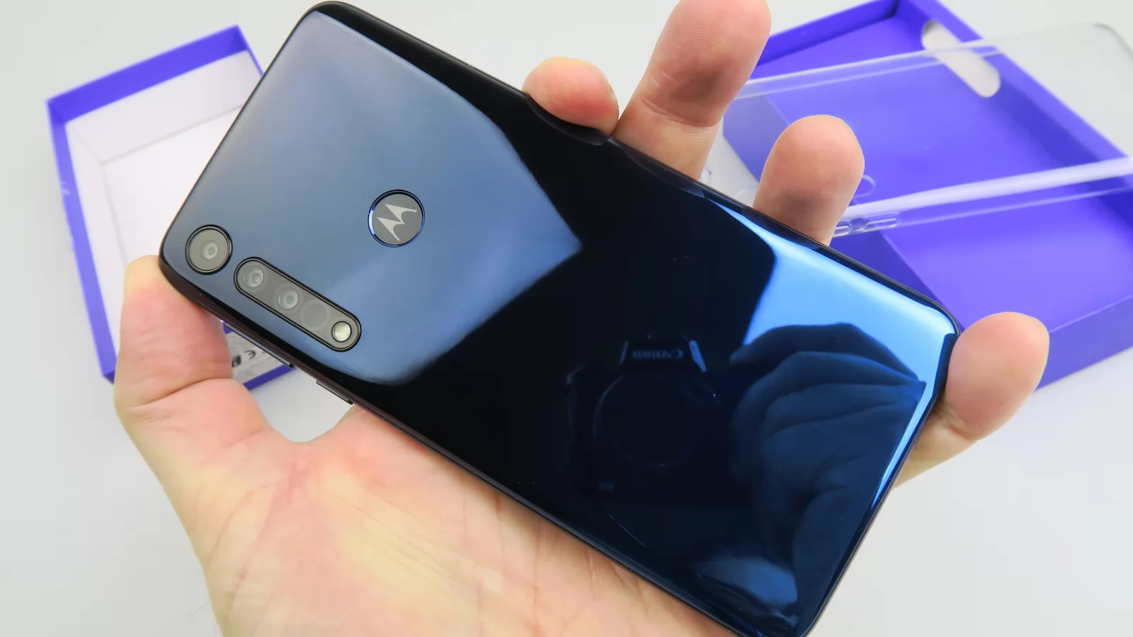 Motorola One Macro: Hardware strict necesar, cu extra dotarea camerei macro
