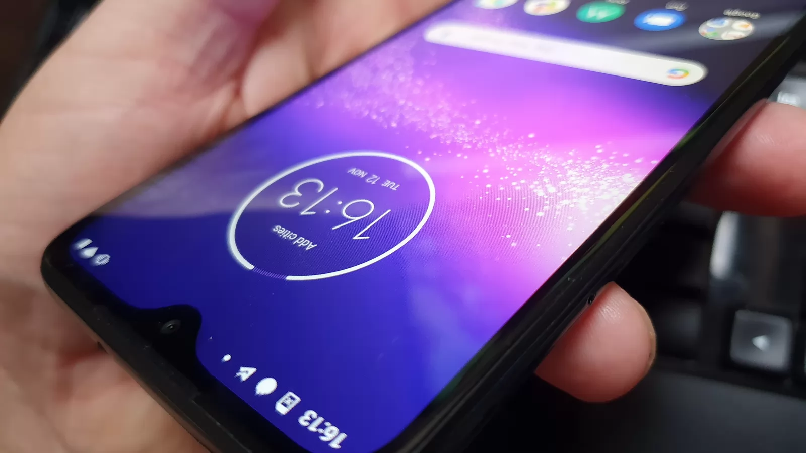 Motorola One Macro: Display LCD modest, HD+