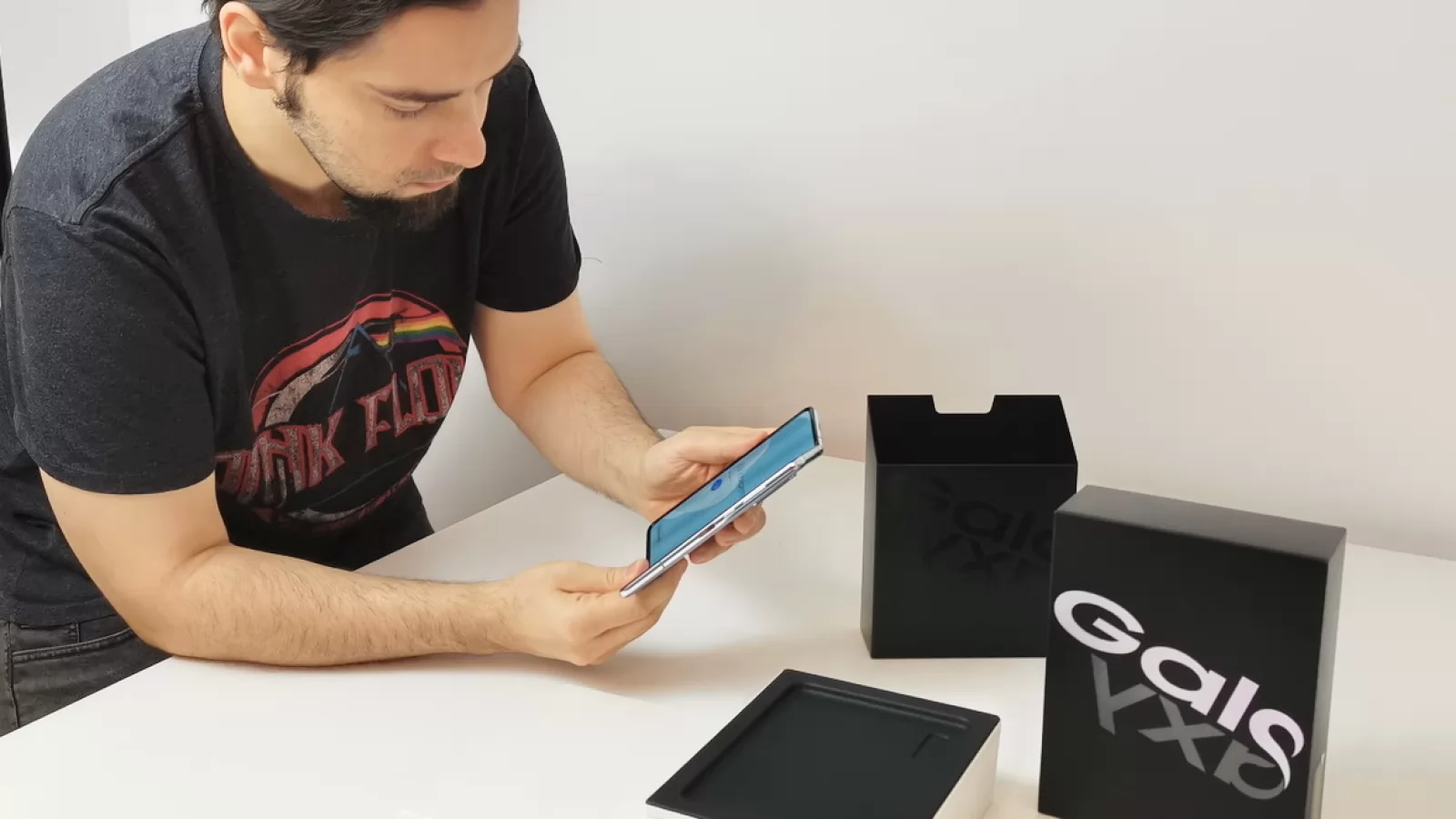 Samsung Galaxy Fold Unboxing: revenirea pliabilului, corectat şi mai ieftin pe plan local decât mă aşteptam (Video)