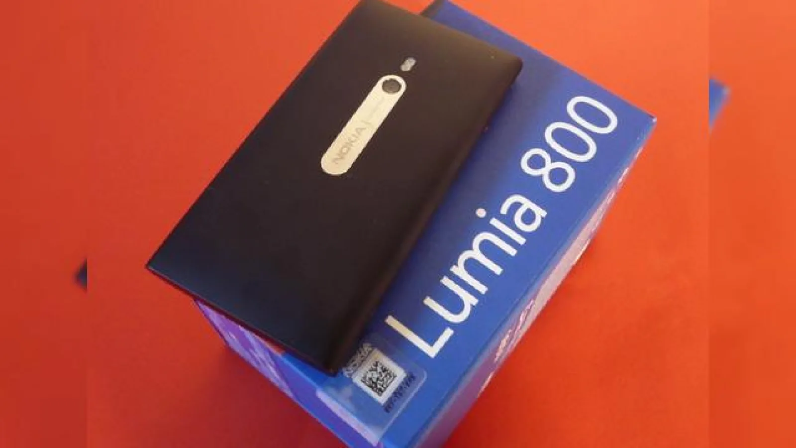 Problemele cu bateria lui Nokia Lumia 800 continuă, primul update nu a rezolvat mare lucru...
