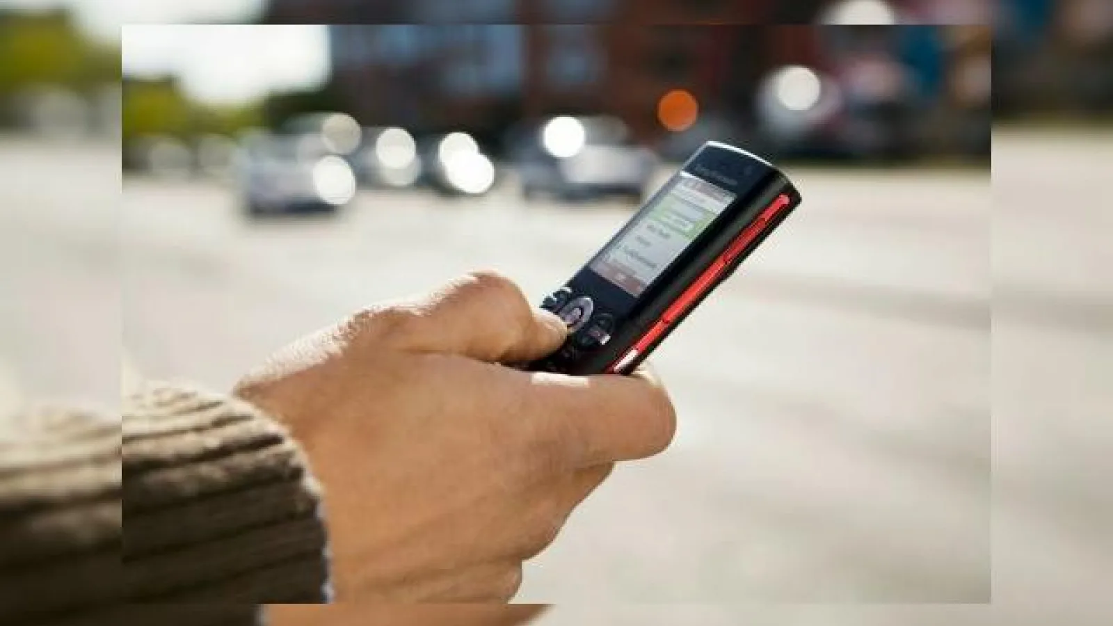 SMS-urile sunt mai utilizate decât apelurile