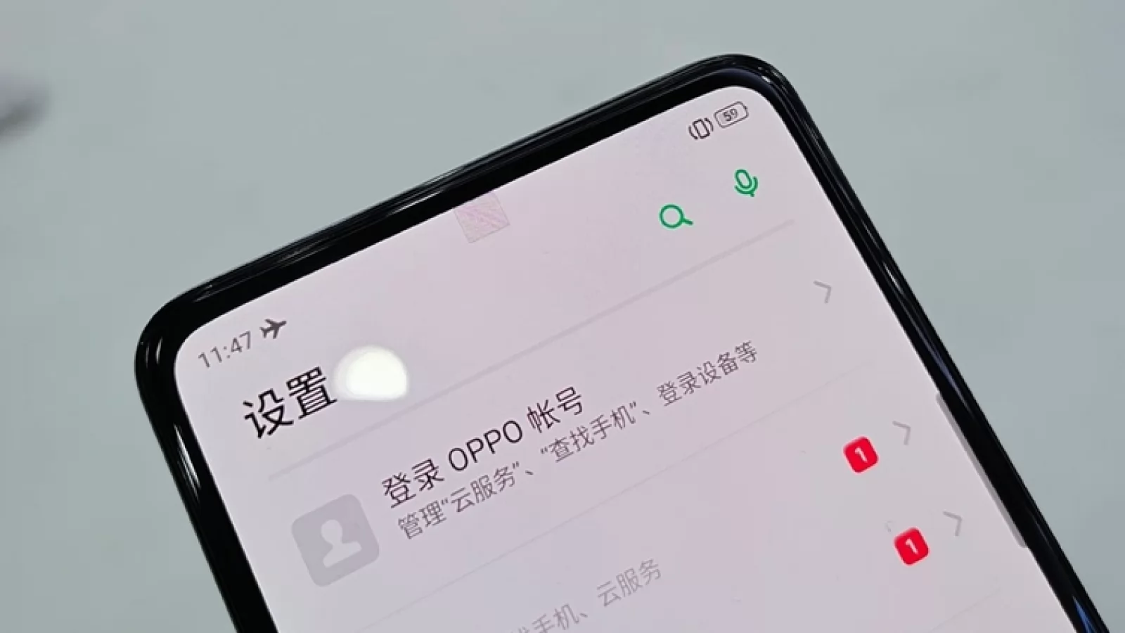 Oppo prezintă un telefon prototip cu cameră selfie sub ecran şi fără porturi sau butoane