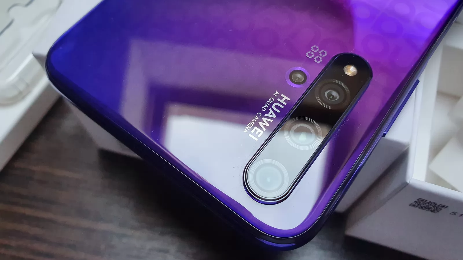 Huawei Nova 5T Unboxing şi primele impresii: telefon cu 4 camere, procesor de P30 Pro şi nuanţă mov inedită