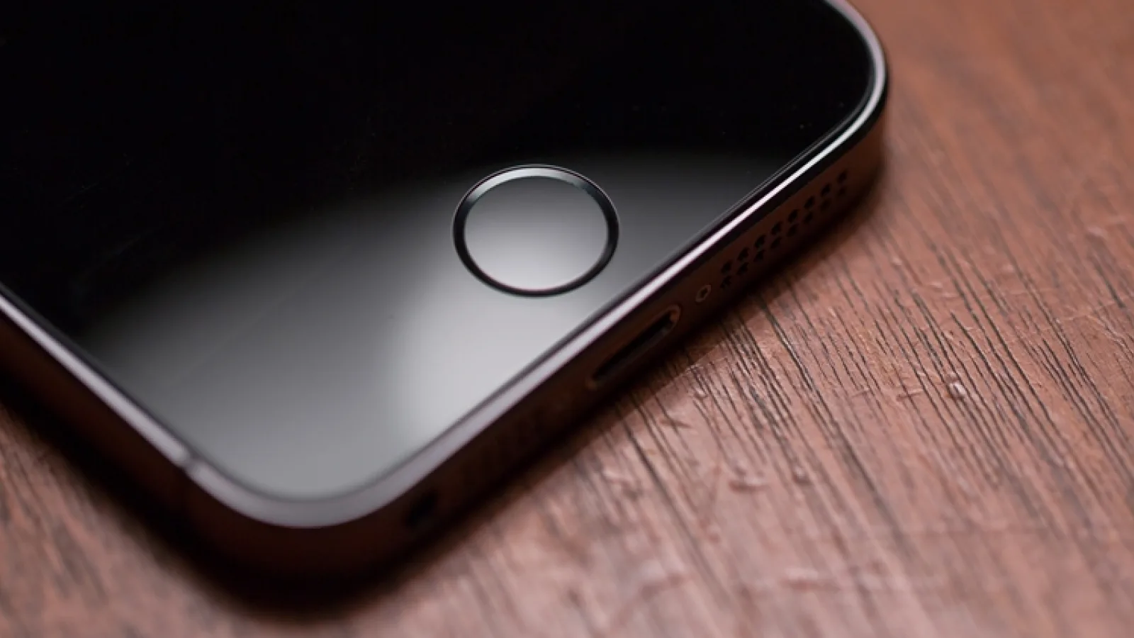 Noua generație de scanner de amprente optic Apple este deja prezentă pe un produs; Brevetul este publicat abia acum