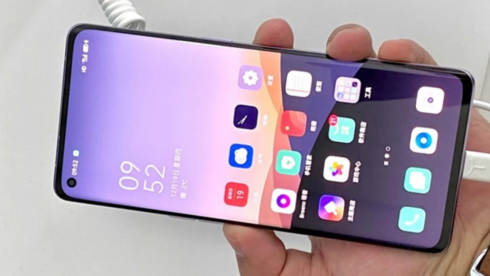Oppo Reno 3 Pro se lasă admirat în noi randări și fotografii hands-on; Se lansează după Crăciun