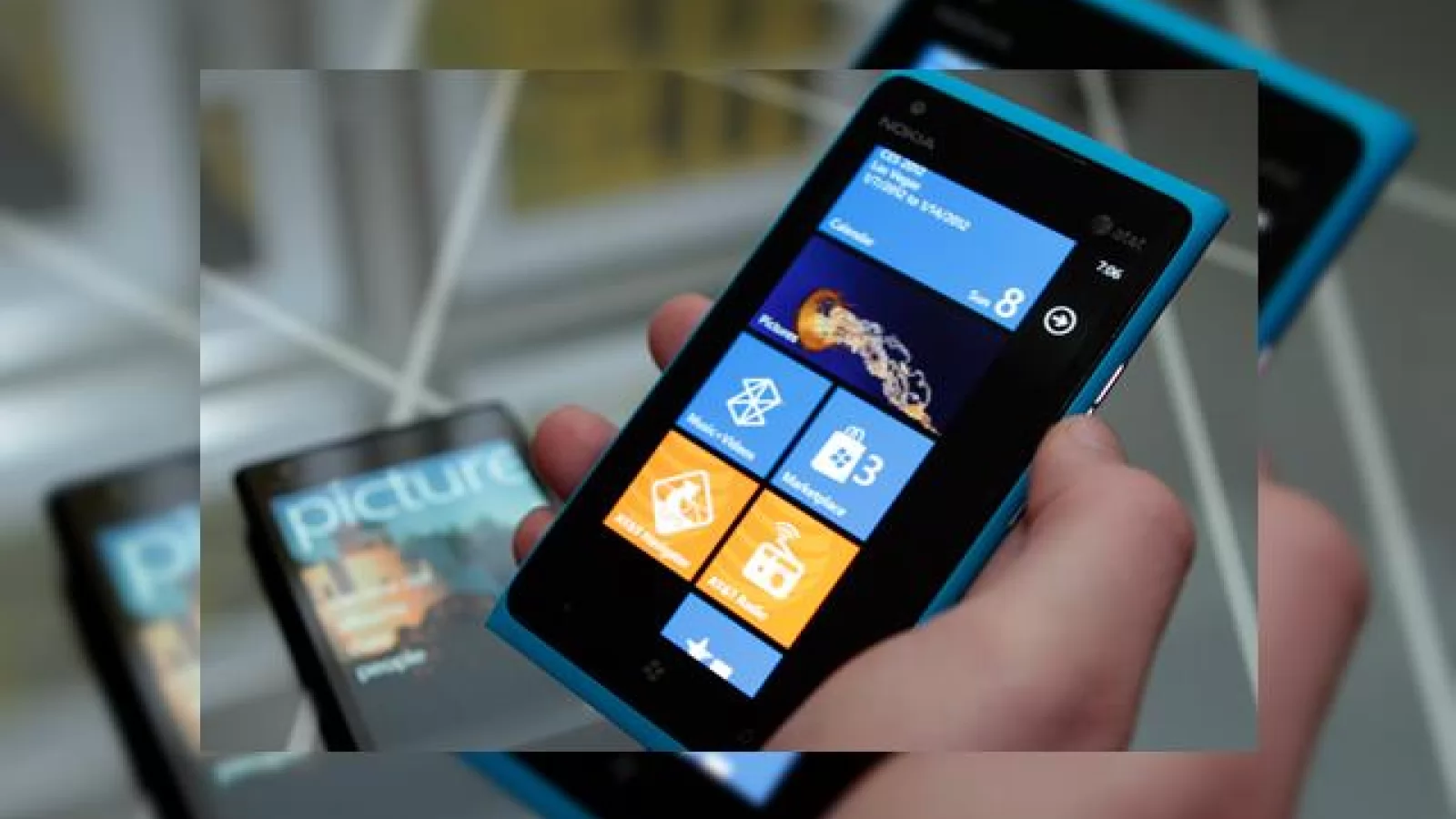 CES 2012: Nokia Lumia 900 anunțat oficial În Las Vegas - iată-i specificațiile și un prim clip hands on (Video)