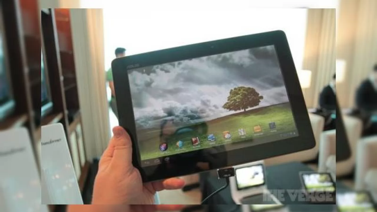 CES 2012: O nouă tabletă quad core ASUS Transformer Prime - TF700T, vine cu rezoluție de 1920 x 1200 pixeli