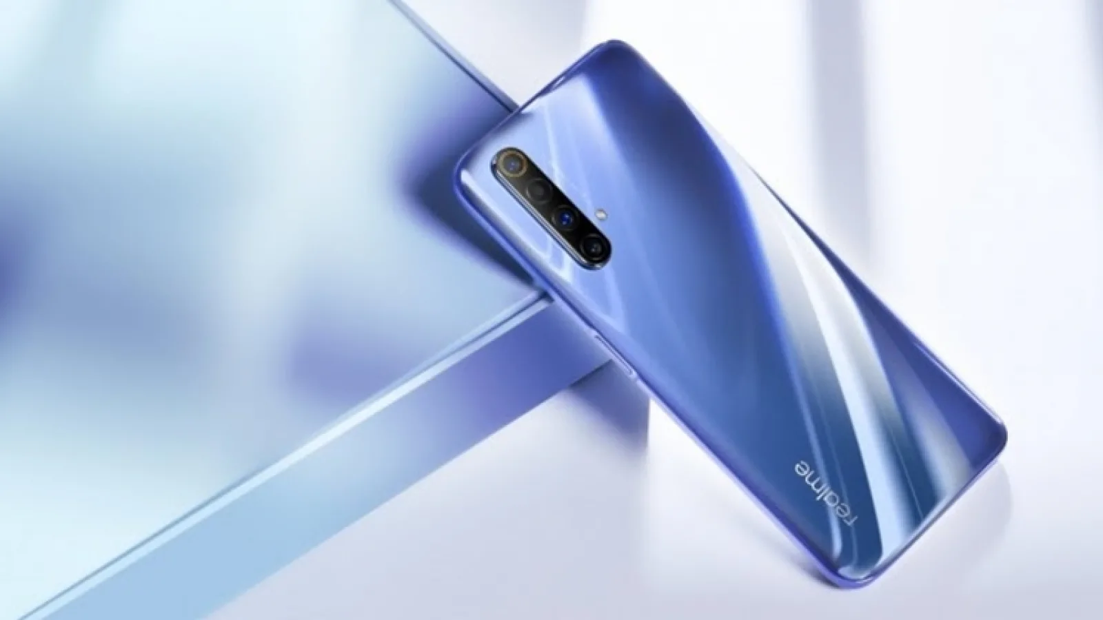 Oppo Realme X50 5G apare în fotografii hands-on şi postere; Vine cu cititor de amprente lateral