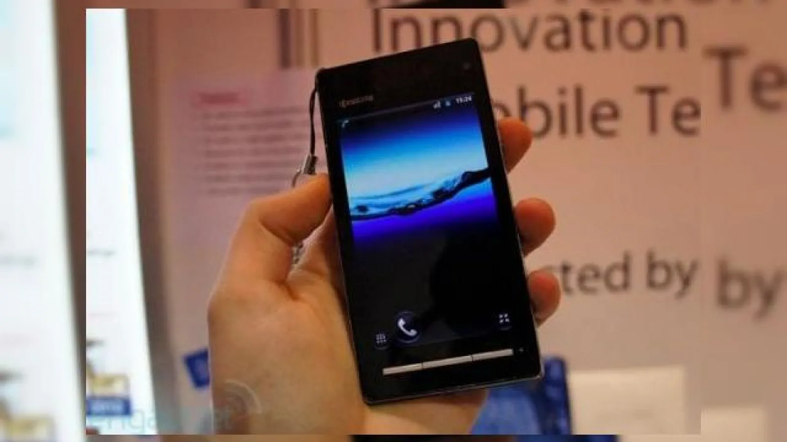 Adio difuzoare pe telefoane mobile? Kyocera dezvolta un sistem de propagare a sunetului prin vibratii