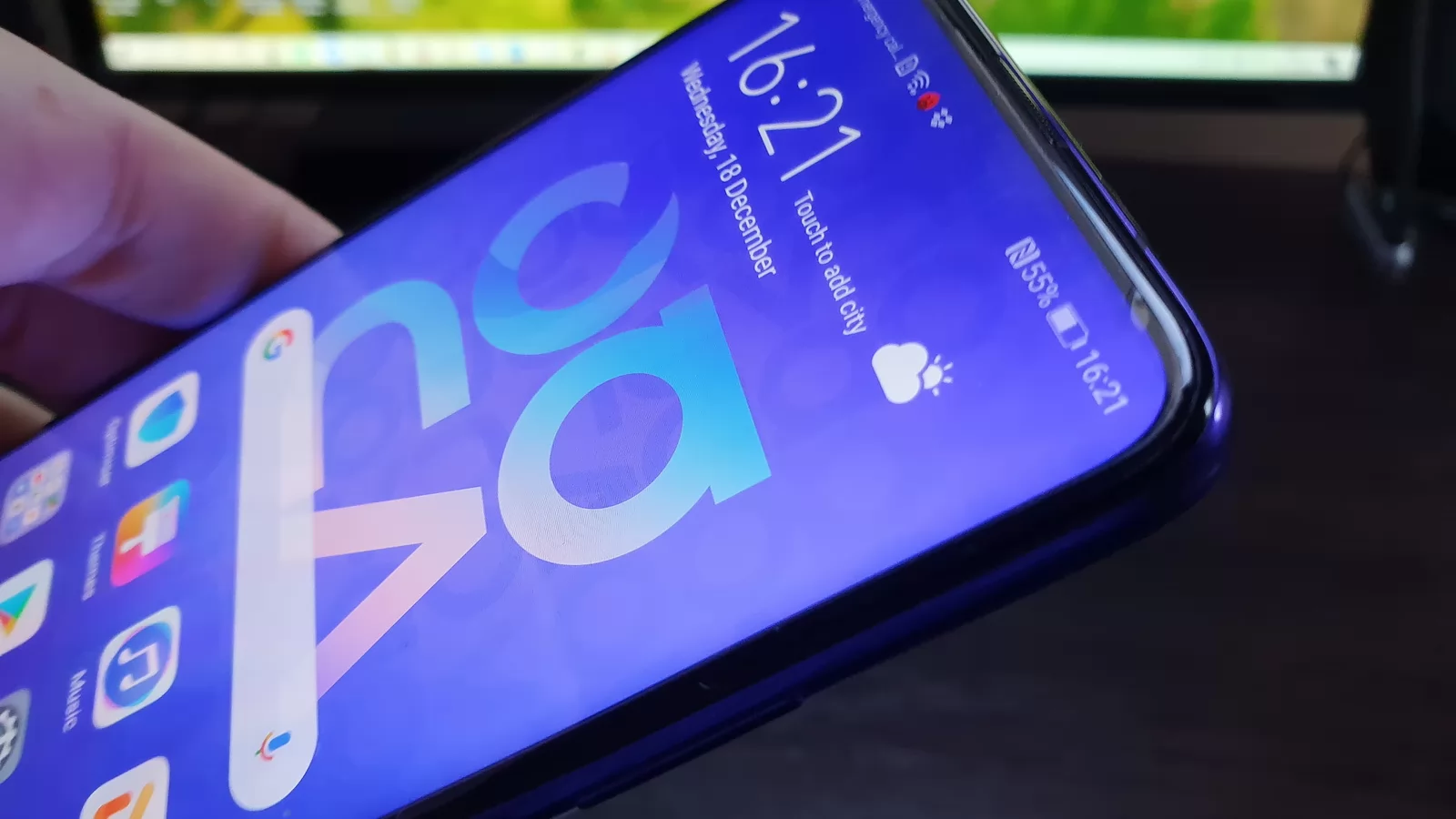Huawei Nova 5T: Display LCD clasic, OK la culori, bun la interior, la limită în bătaia soarelui