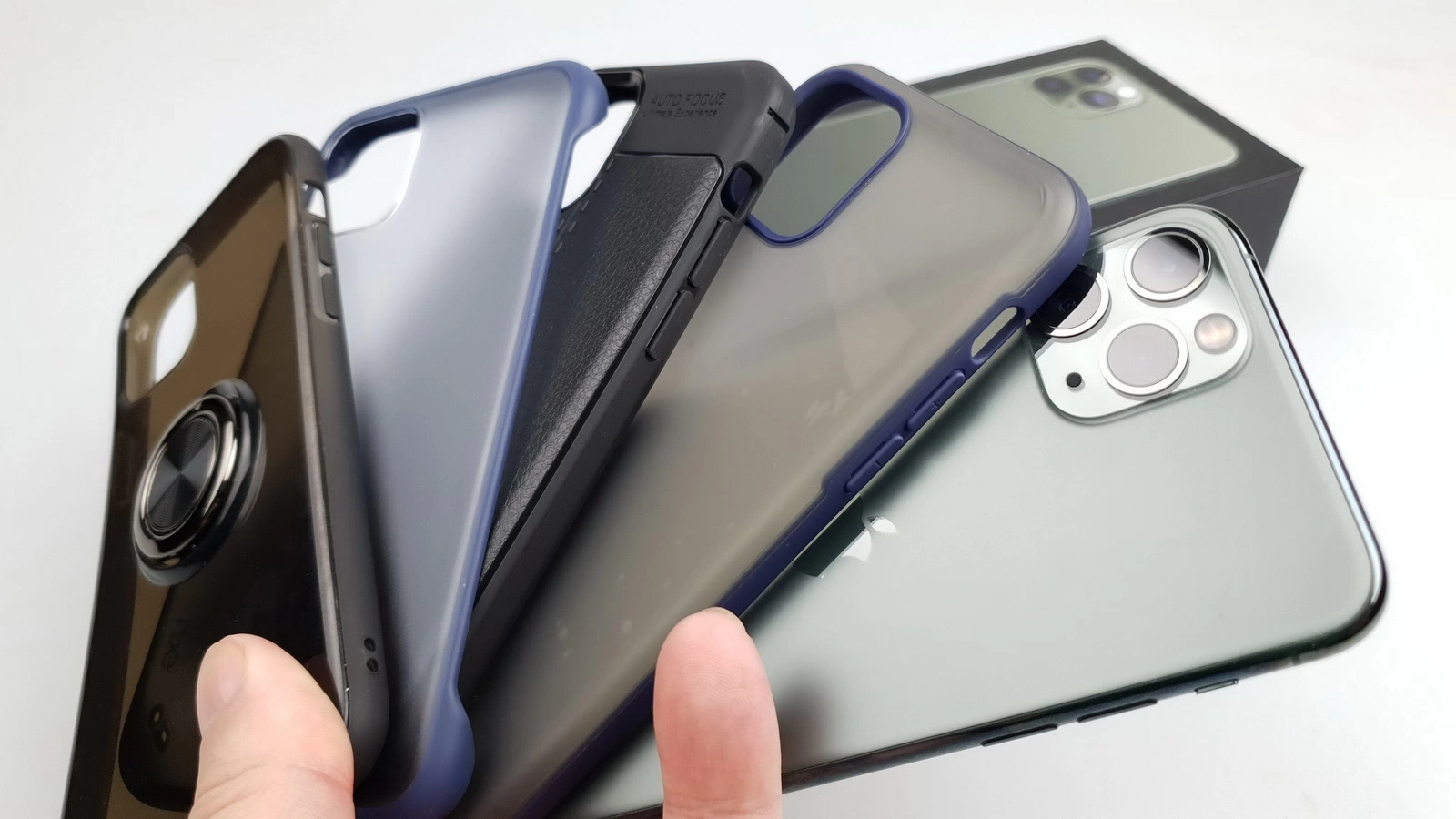 Cum protejezi un iPhone 11 Pro de gremlini? Iată 5 huse Mobiledirect de la Cubz, Spigen, iPaky + Giveaway (Video)