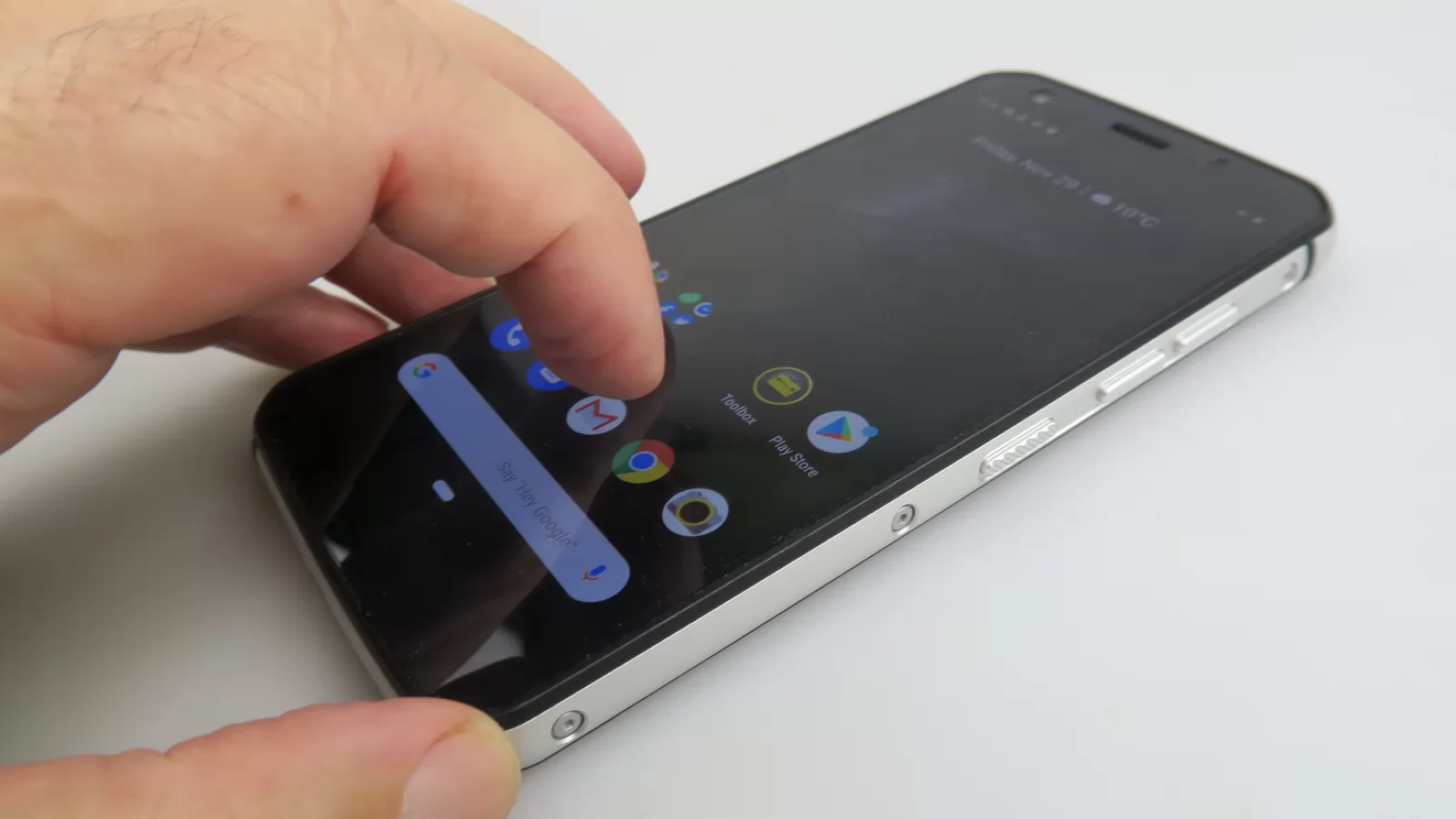 CAT S52 Review în Română; Telefon robust cu aspect de pus pe masă (plăcut, elegant)