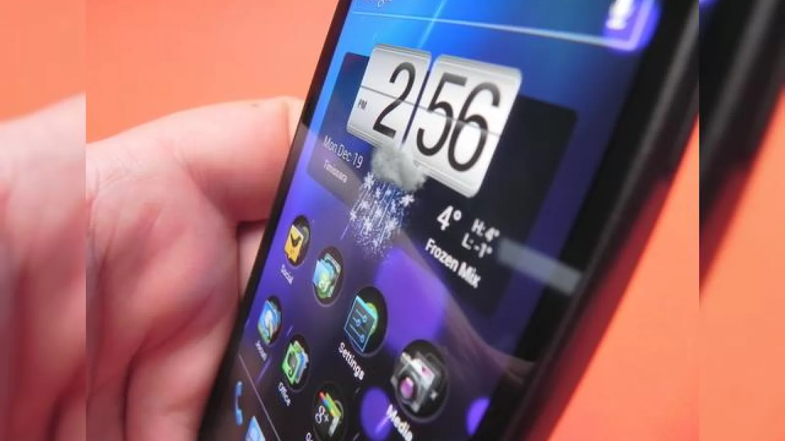 Deloitte TMT: 2 milioane de aplicații pentru telefoane mobile În 2012