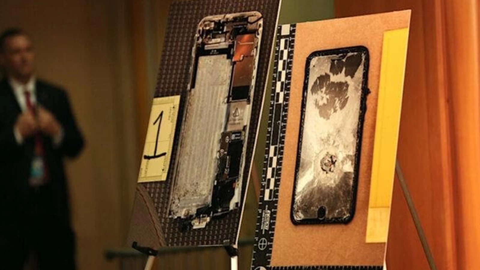 Scandalul FBI - Apple revine, de data asta prin refuzul de a debloca iPhone-uri implicate într-un caz de crime dintr-o bază militară