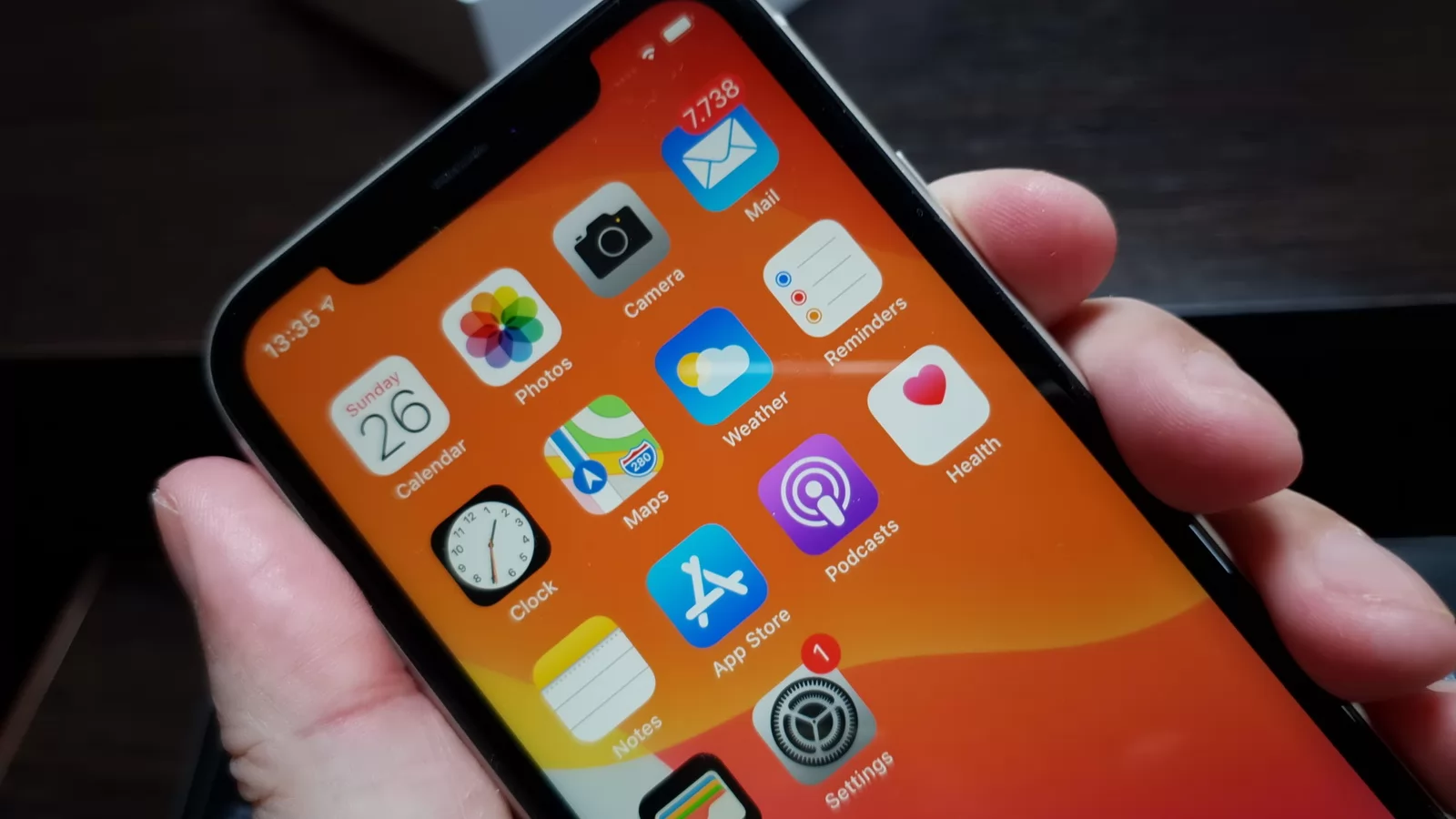 Apple iPhone 11: Display identic cu cel de pe iPhone XR