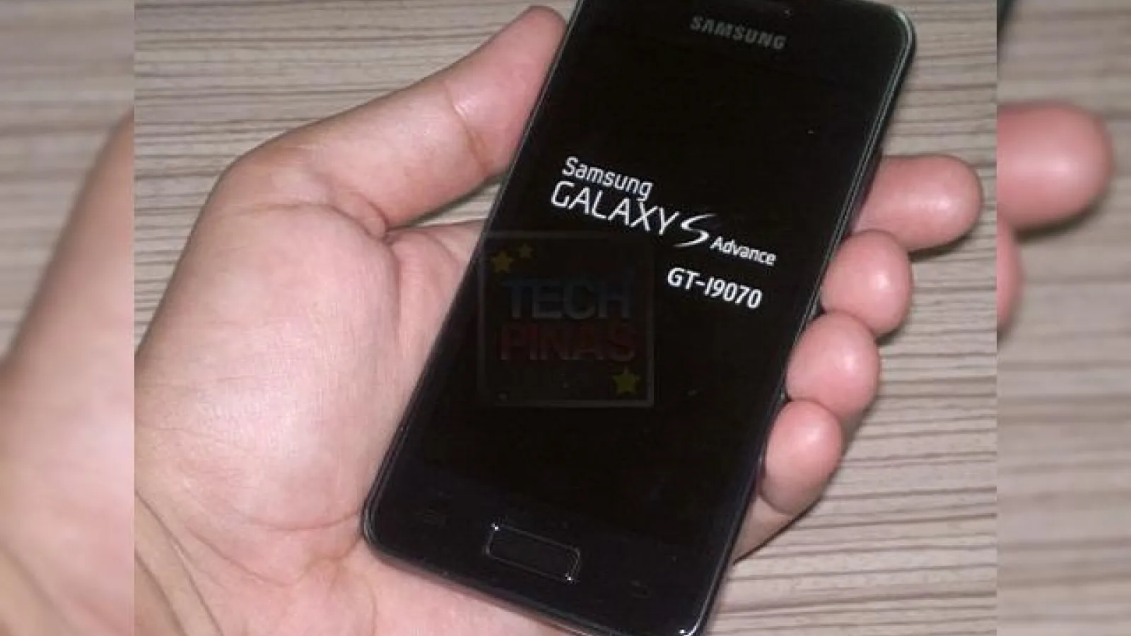 Samsung Galaxy S Advance Într-o galerie foto