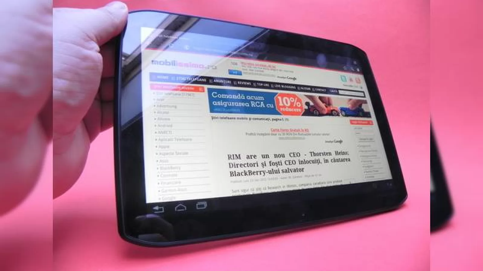 Review Motorola Xoom 2 - tabletă cu design inedit, interfață fluidă, preț puțin cam mare (Video)