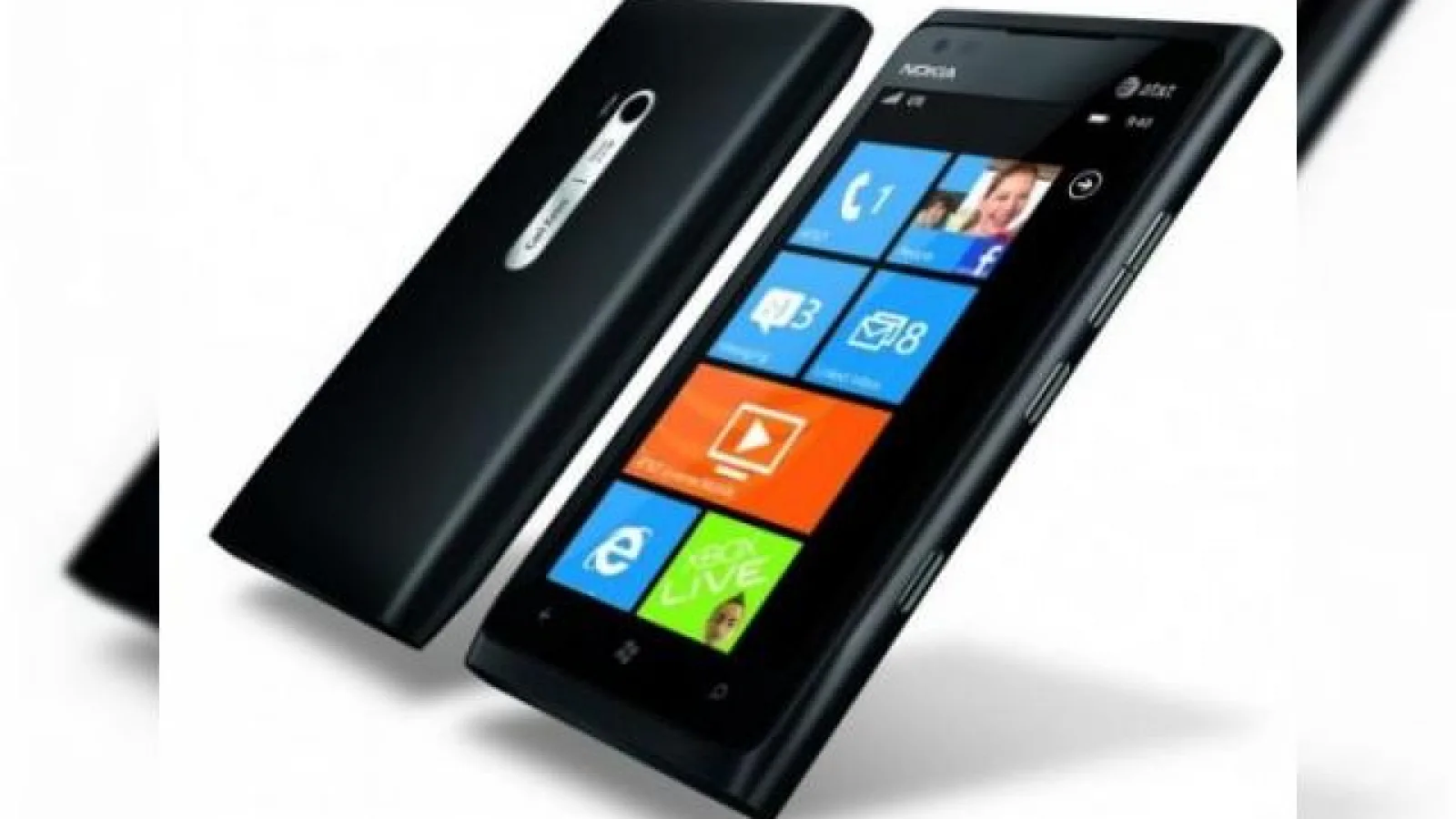 Nokia Lumia 900 disponibil acum prin precomanda la magazinele Microsoft; Se vehiculează prețul de 100 de dolari cu abonament!