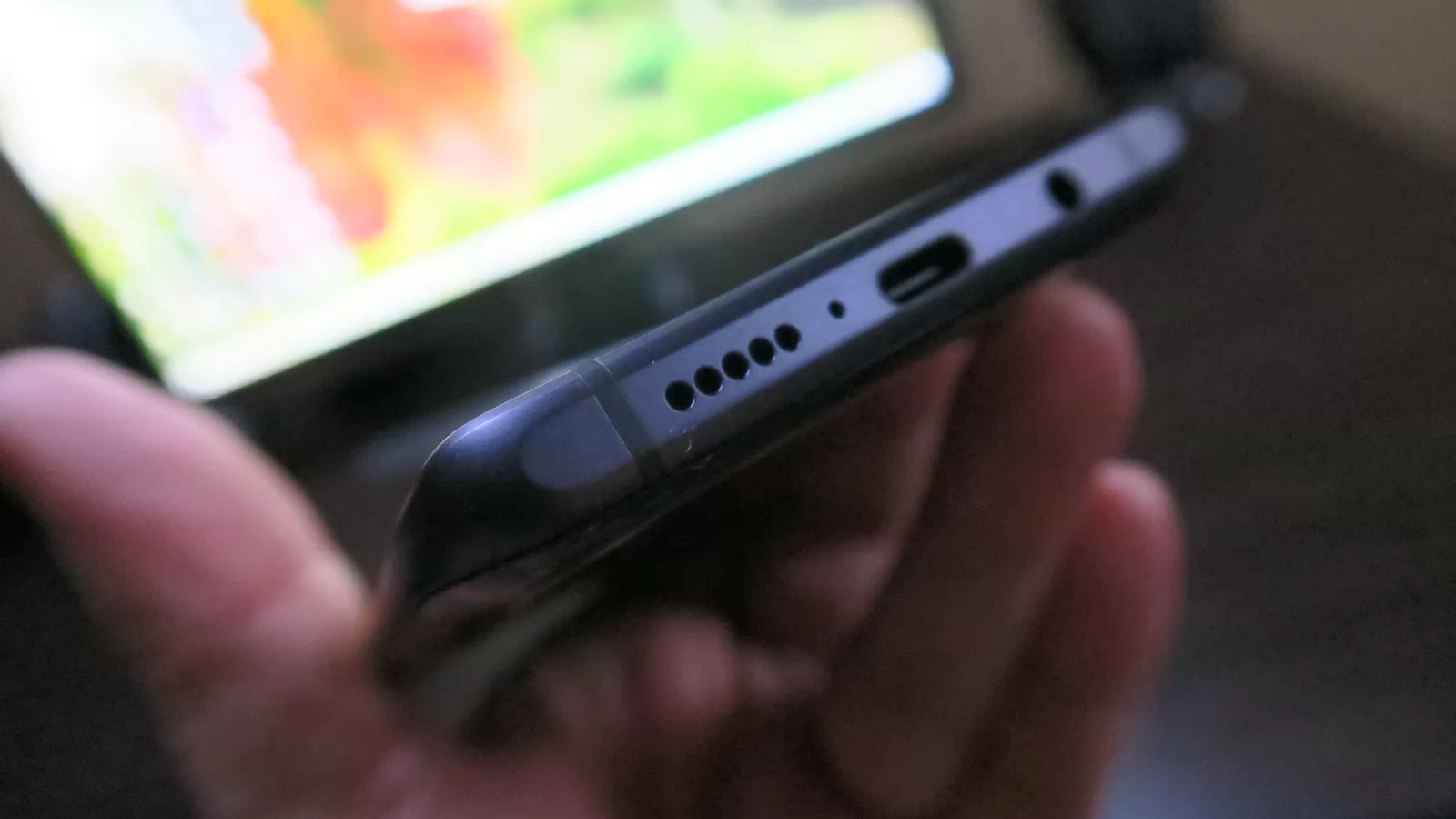 Xiaomi Mi Note 10: Acustică de toţi decibelii, dar atenţie cum ţineţi telefonul