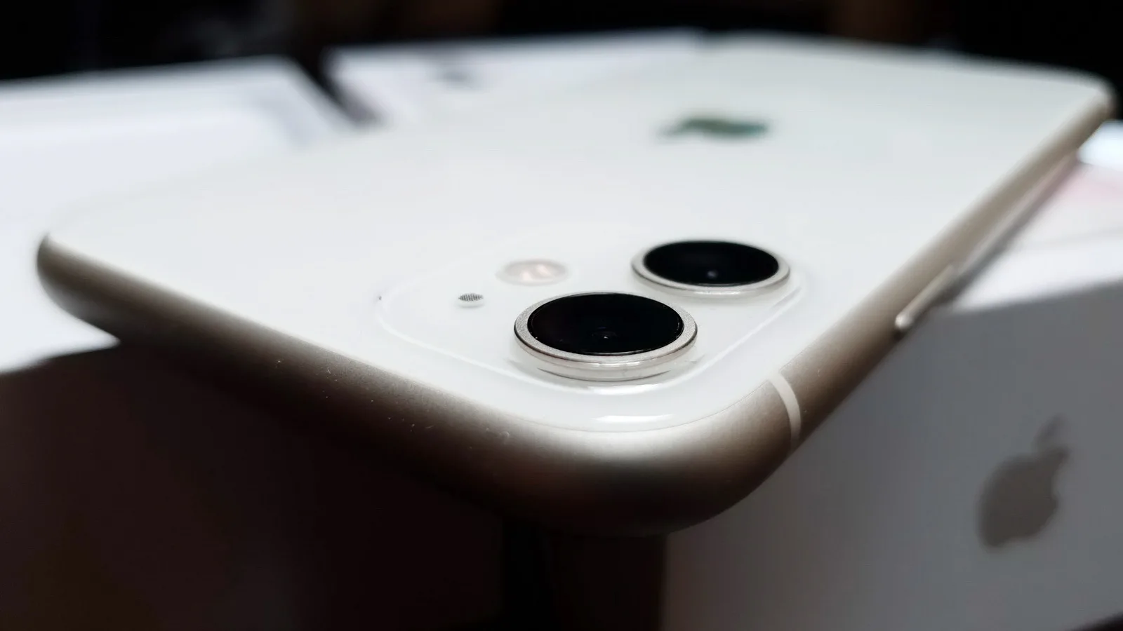 Apple iPhone 11: Conectivitate cu de toate, în limitele clasice Apple