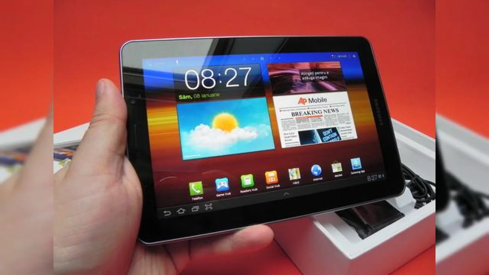 Samsung Galaxy Tab 7.7 Unboxing - cea mai evoluată tableta Samsung iese din cutie (Video)