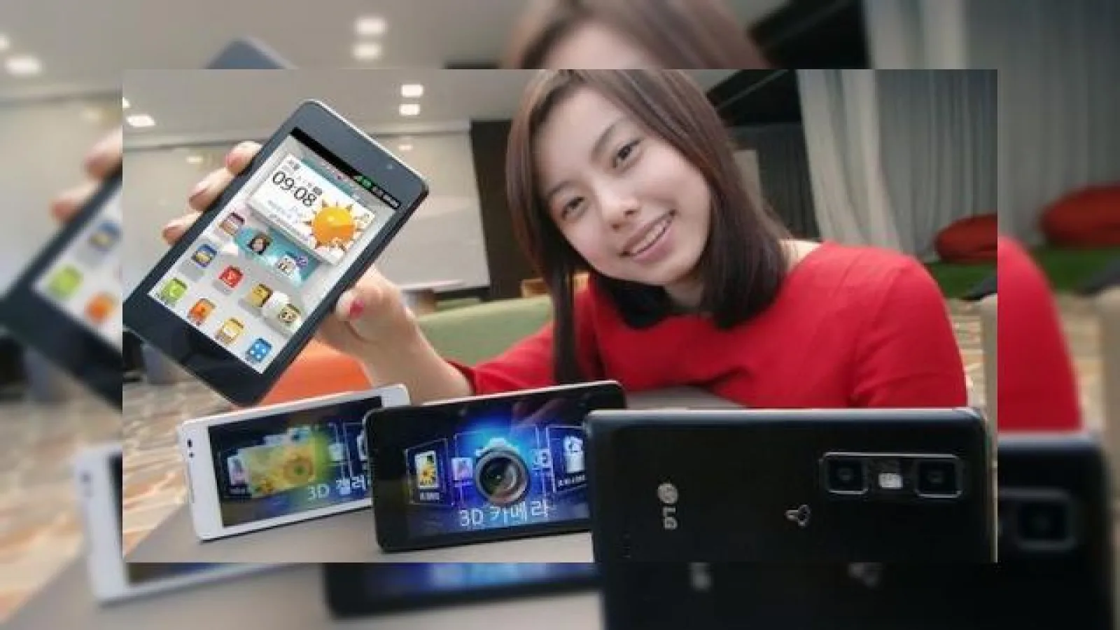 LG Optimus 3D Cube, noul telefon 3D este confirmat, la preț de 750 de dolari