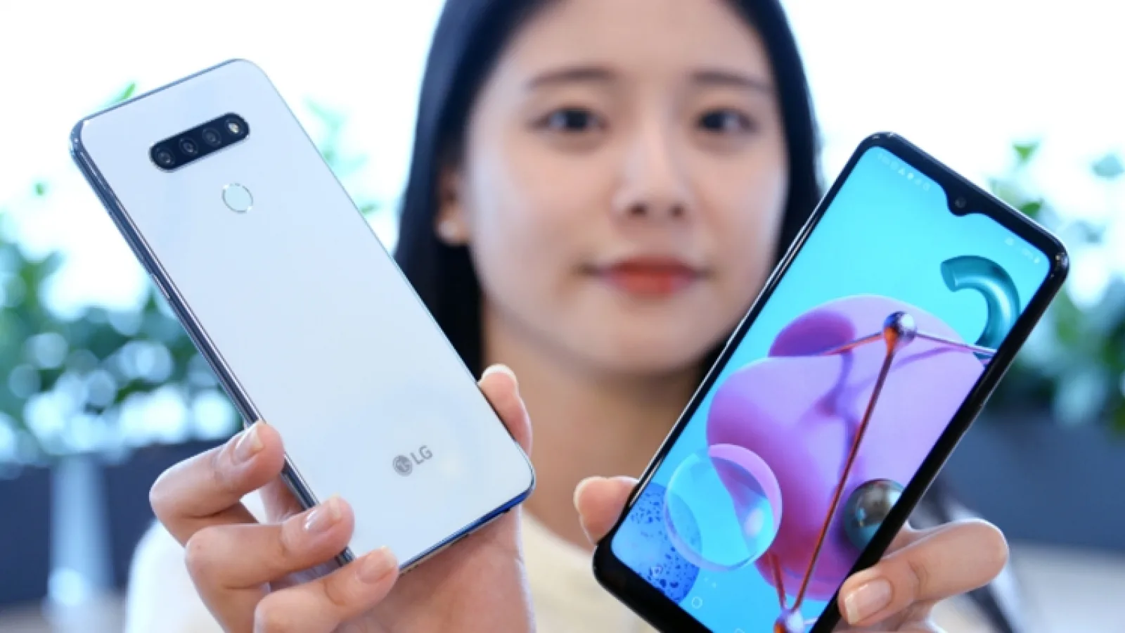 LG Q51 este telefon nou, cu cameră triplă în spate și display FullVision de 6.5 inch