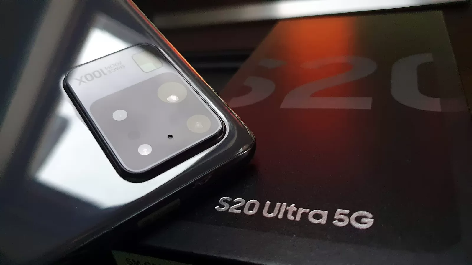 Samsung Galaxy S20 Ultra 5G Unboxing: ce primiţi în cutie, Galaxy Buds+ la precomandă şi comparaţie cu Note 10+ (Video)