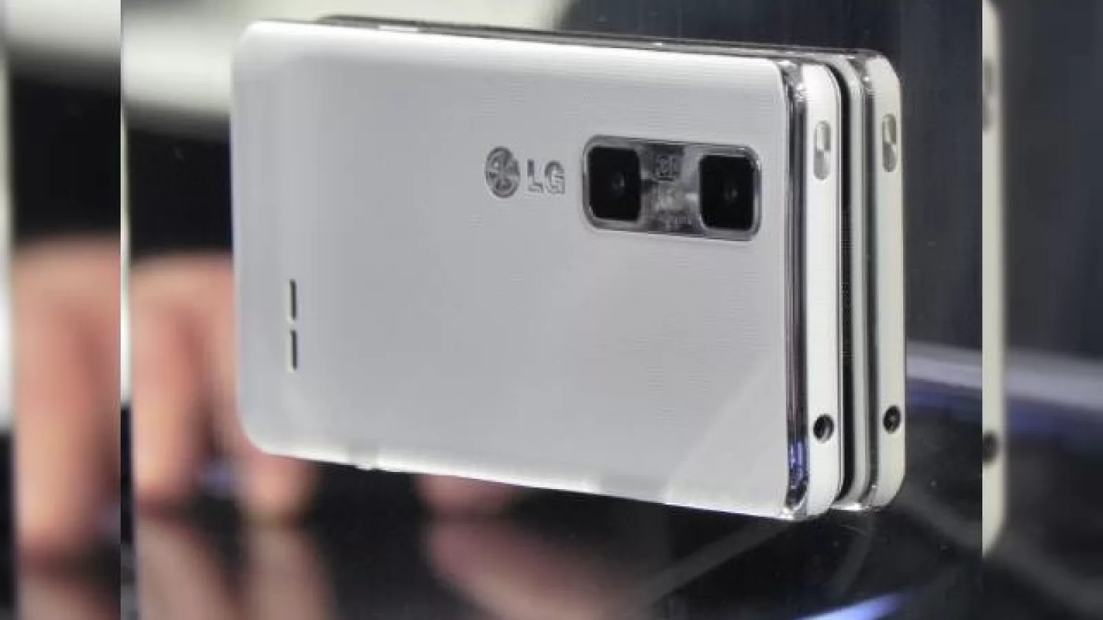 MWC 2012: LG Optimus 3D Max hands on preview - cel mai nou telefon 3D În acțiune din Barcelona (Video)
