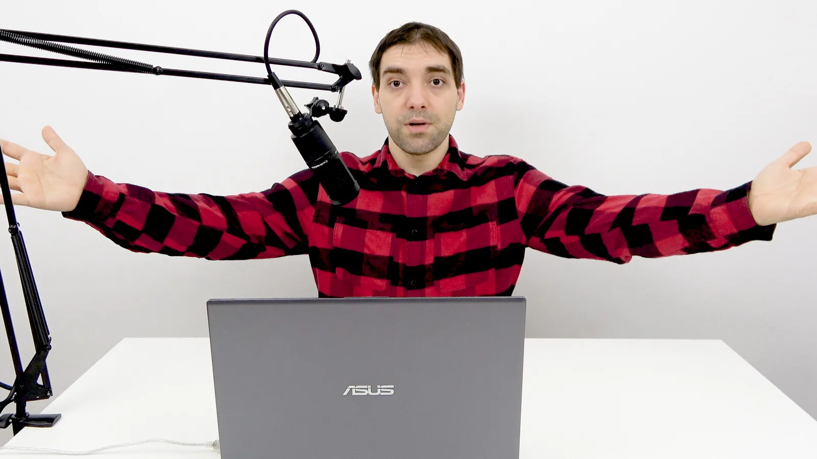 Mobicast #300: Podcast/videocast aniversar despre lansare Huawei P40 Lite, Galaxy S20 Ultra unboxing, prezentare Huawei Mate Xs + coronavirus în România